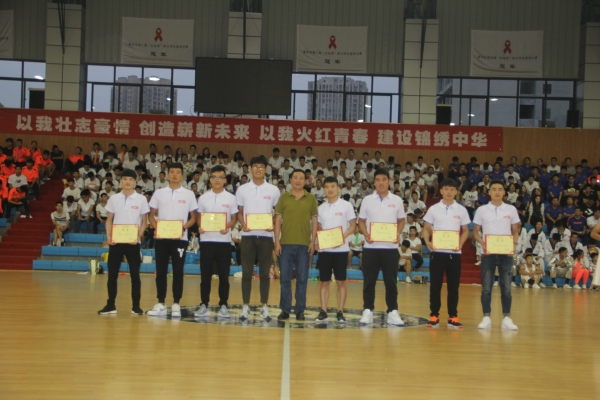 校友联络员授证合影.jpg